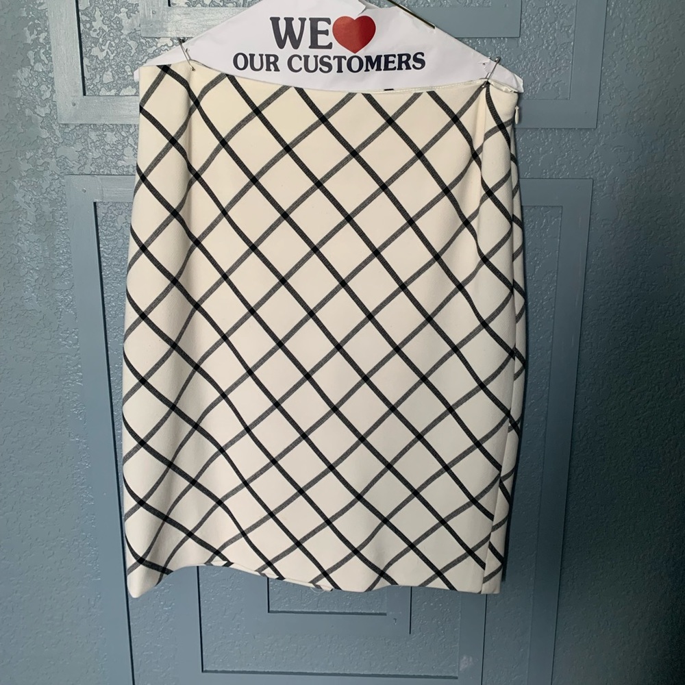 The Limited Scandel collection off white skirt